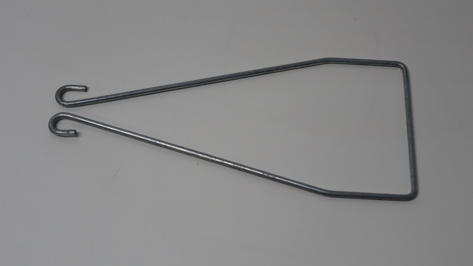 HANGER F/HIGH PROFILE GRILLE,FEED TROUGH MALE CHAIN